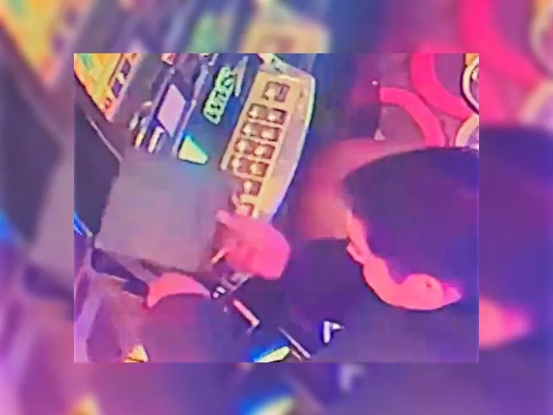Dos hombres abrieron máquinas tragamonedas de un casino de Posadas y robaron 3 millones de pesos